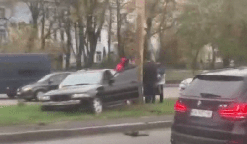 У Києві лихач на BMW на смерть збив комунальника