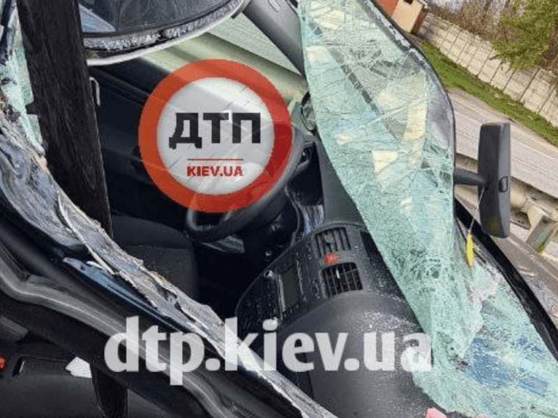 “Підрізала фура”: авто з дітьми потрапило у ДТП під Києвом