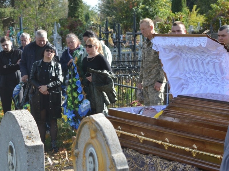 В Переяславі поховали старшого солдата Віталія Пасечніка, який загинув на Донеччині