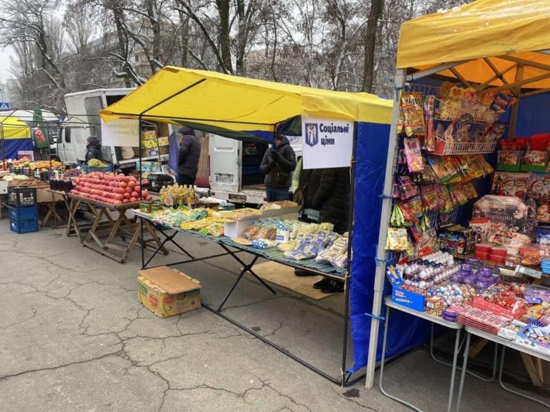 На ярмарках трьох районів цього тижня працюватимуть соціальні намети – адреси