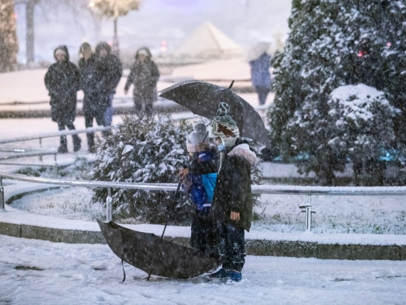 Сніг, мороз і ожеледиця: яка погода завтра чекає киян і жителів області