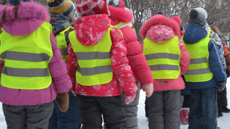 Київ одягне школярів у світловідбивальні жилети