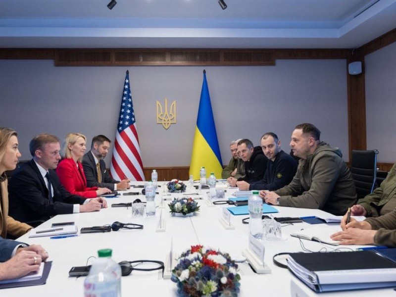 Радник президента США закликає офіційний Київ до перемовин з Путіним та веде таємні перемовини з кремлівськими ТОПчиновниками – журналісти США