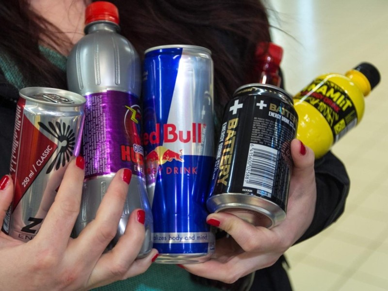 Київрада просить парламент врегулювати продаж і “агресивну рекламу” небезпечних напоїв, популярних серед молоді