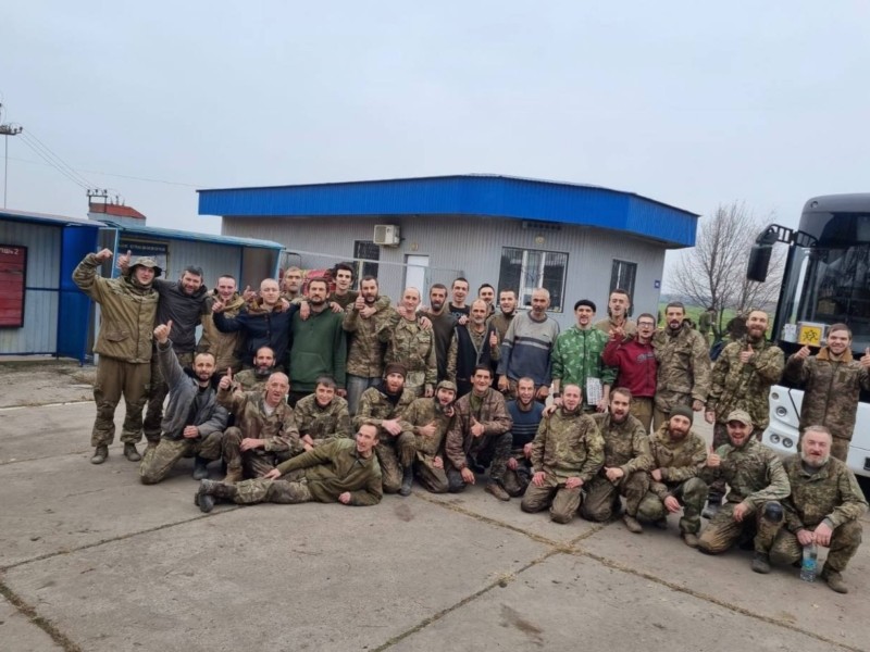 З полону додому: Україна повернула 45 захисників