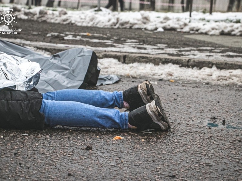 Рятувальники показали наслідки ворожих обстрілів у Києві – фото