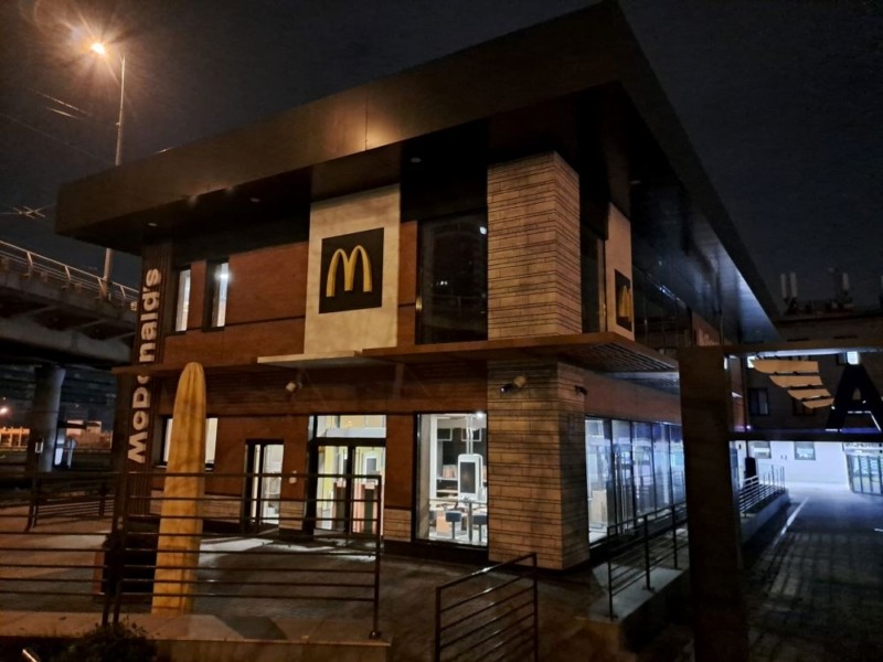 McDonald’s на Автовокзалі на працює, але світло горить (ФОТО)