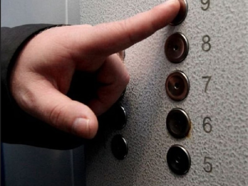 Мешканців Києва закликають не користуватись ліфтами. Деталі