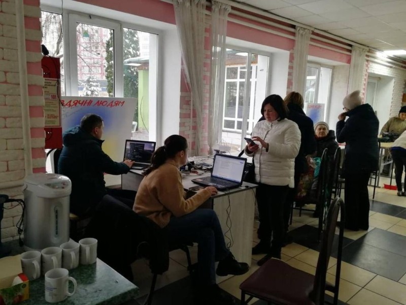 Де зарядити гаджети і отримати Wi-fi: на Київщині працюють вже 259 “Пунктів Незламності”
