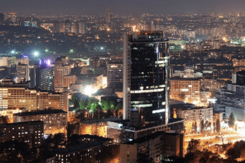 У Києві вже демонтували 400 незаконних вивісок, які світилися вночі