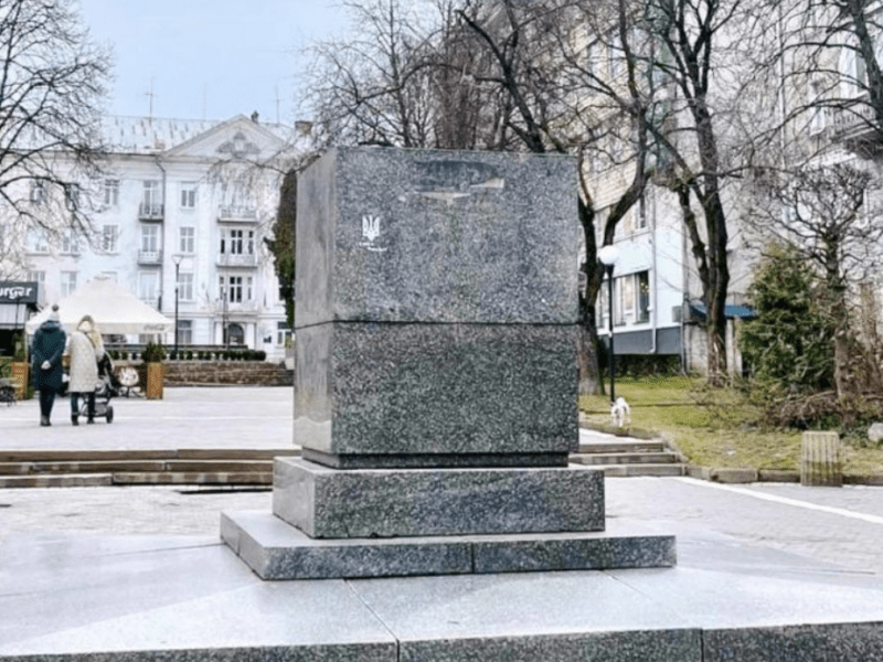 Експерти при Мінкульті знайшли місця для радянських пам’ятників