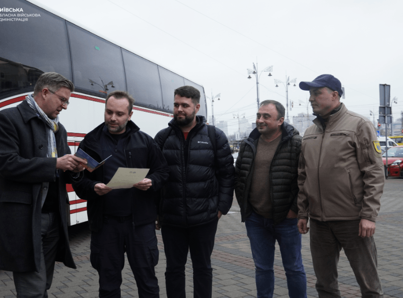 Реальна допомога: Естонія подарувала автобус для евакуації українців