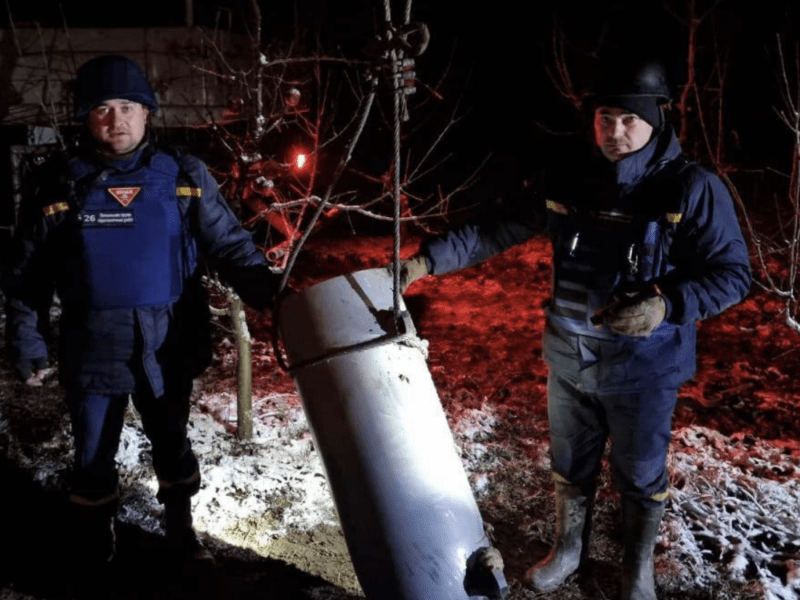З семиметрової вирви на Київщині дістали бойову частину ворожої ракети (ФОТО)