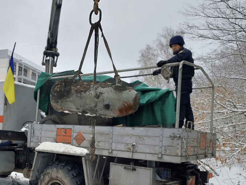 Ворожі удари: частину російської ракети знайшли на Київщині (ФОТО)