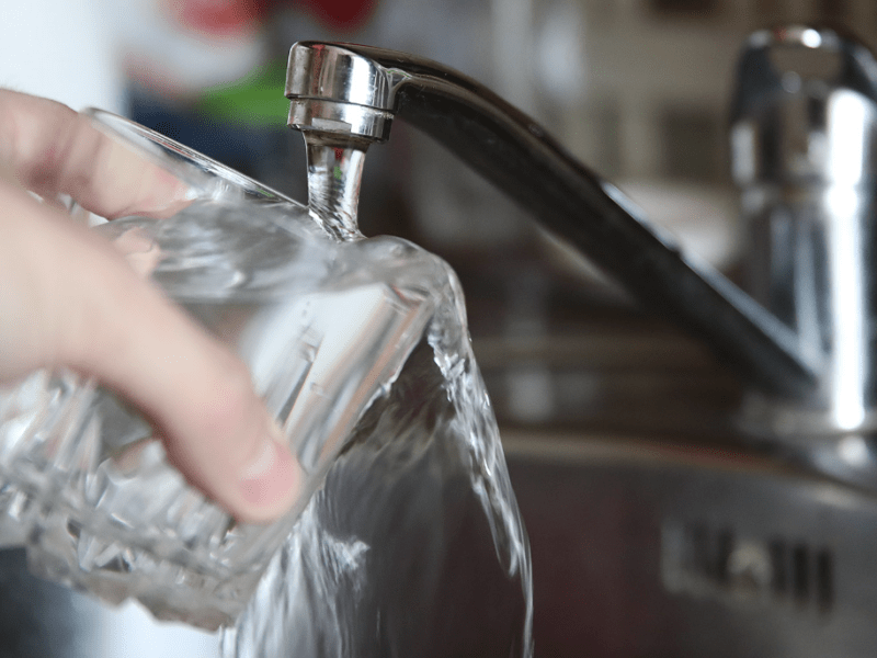 Перевірте на запах і вигляд: киянам радять спустити воду перед використанням