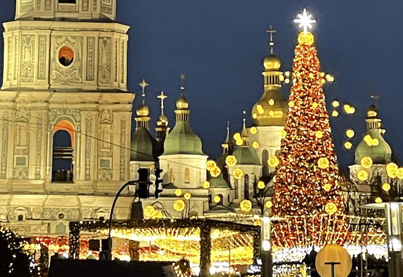 “Без новорічного пафосу”: ялинці у Києві бути