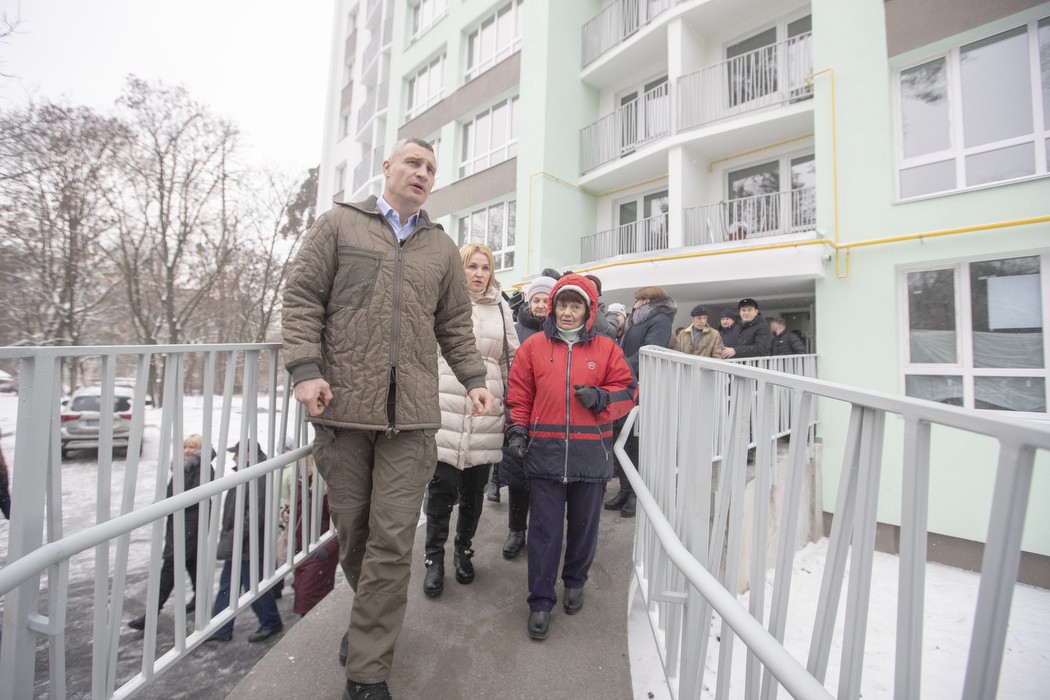 відновлений будинок на чорнобильській з феніксом