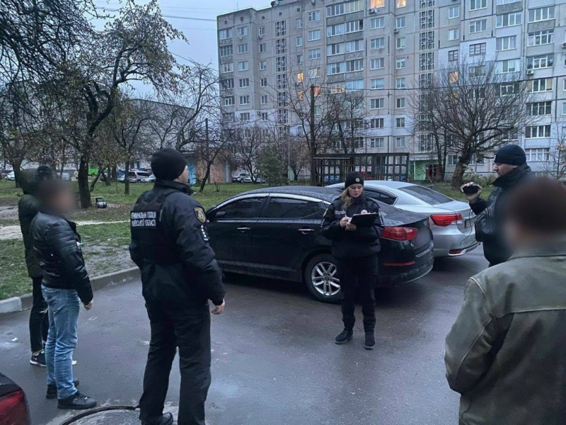 “Нагрівали” на продажу дрів у соцмережах: на Київщині затримали банду шахраїв