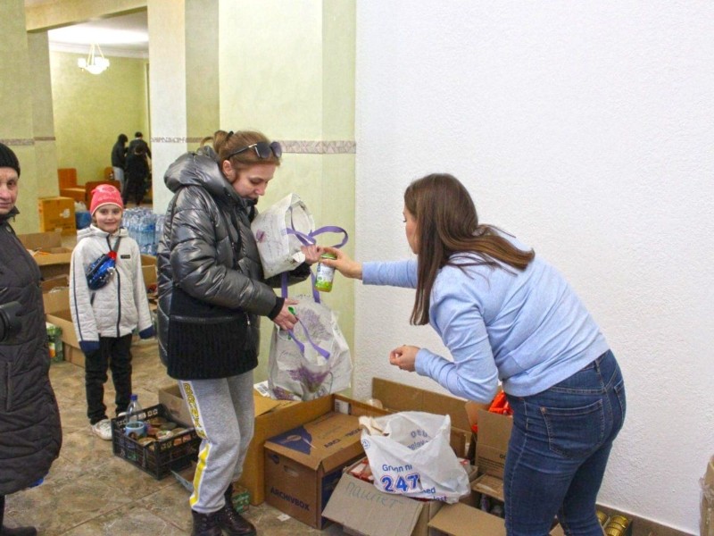 Де отримати гуманітарну допомогу переселенцям на Київщині – адреси