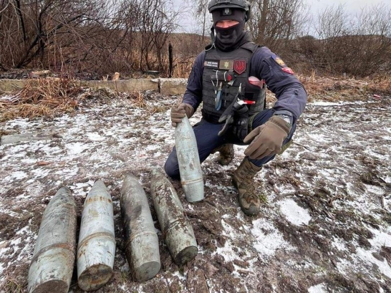 Розмінування Київщини: скільки смертельної вибухівки знешкодили піротехніки