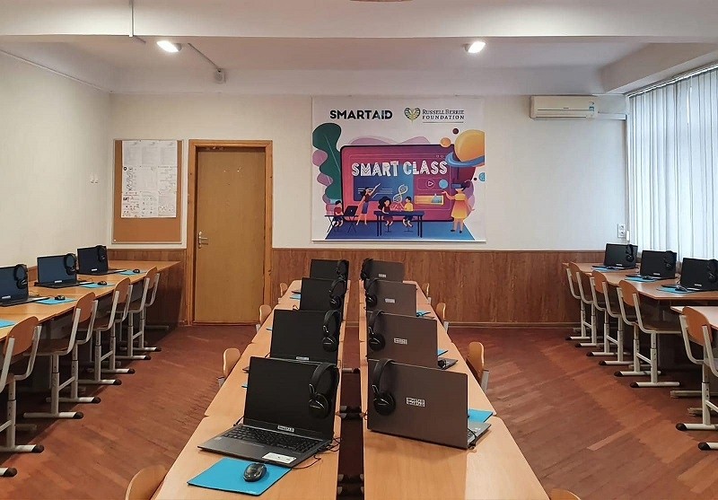 У школі на Борщагівці обладнали “розумний” клас – комп’ютери подарували благодійники