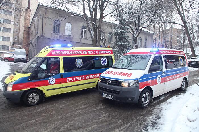 Столична Університетська клініка отримала дві сучасні автівки швидкої допомоги