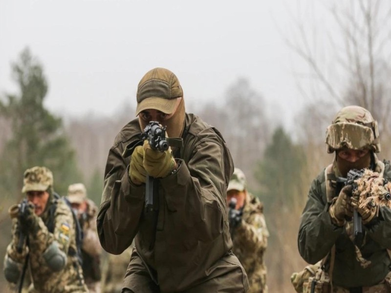 Запускати дрони та стріляти з Калашникова: на Київщині стартують курси військової підготовки