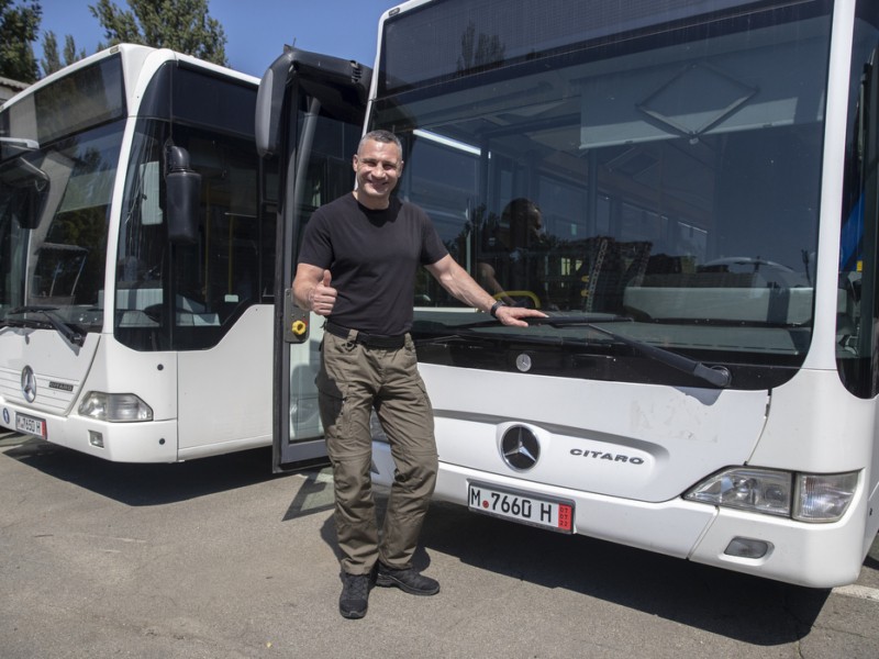 Після ремонту, нові та даровані партнерами: як електротранспорт Києва замінюють автобусами