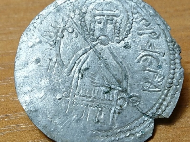 На Київщині чоловік знайшов монету князя Володимира, яка коштує 90 тис грн