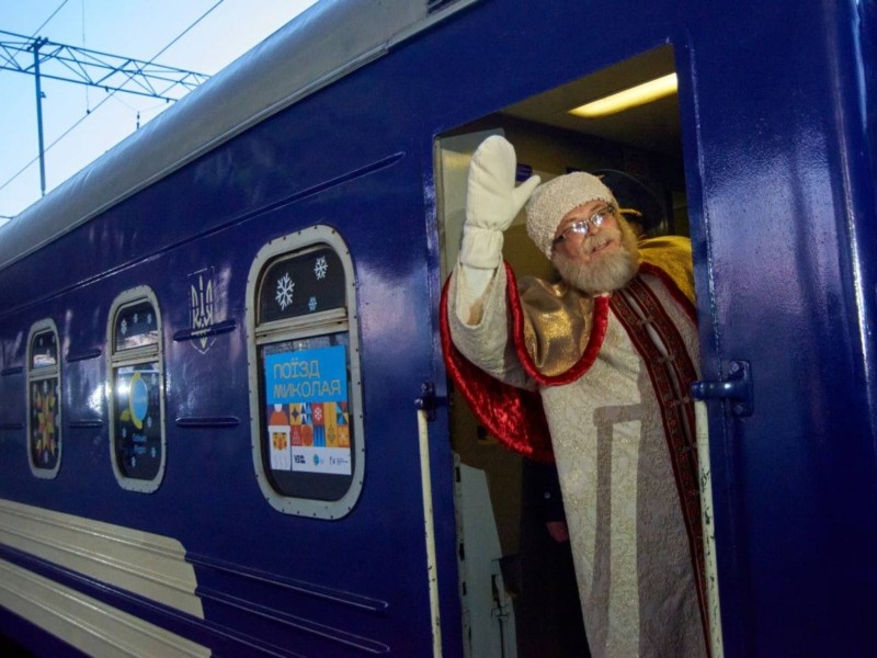 З Києва рушив потяг із «залізною резиденцією» святого Миколая