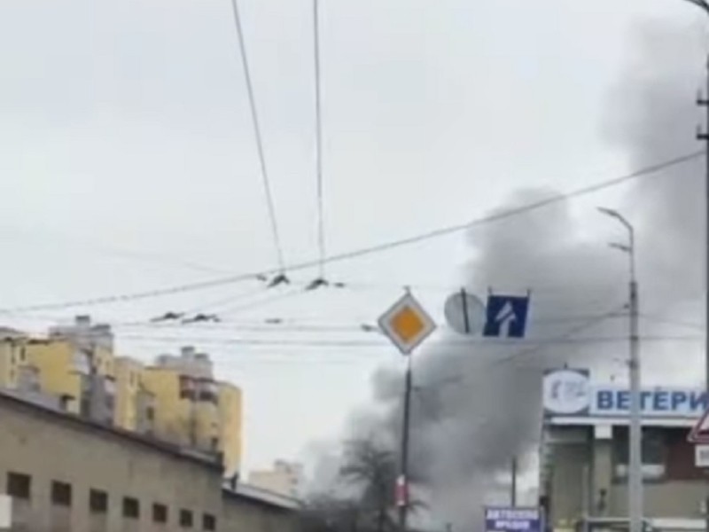 У Києві біля одного з авторинків сталася сильна пожежа