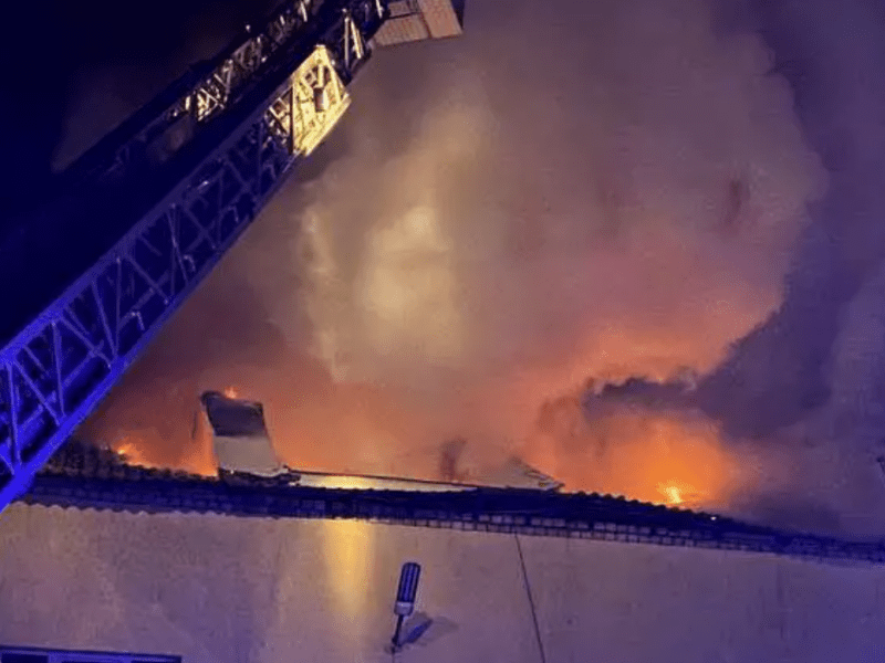 У Києві спалахнула адмінбудівля (ФОТО)