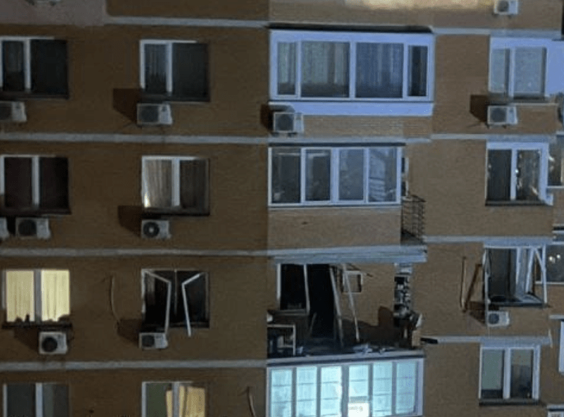 На Троєщині стався вибух у багатоповерхівці: у квартирах повилітали шибки (ФОТО)