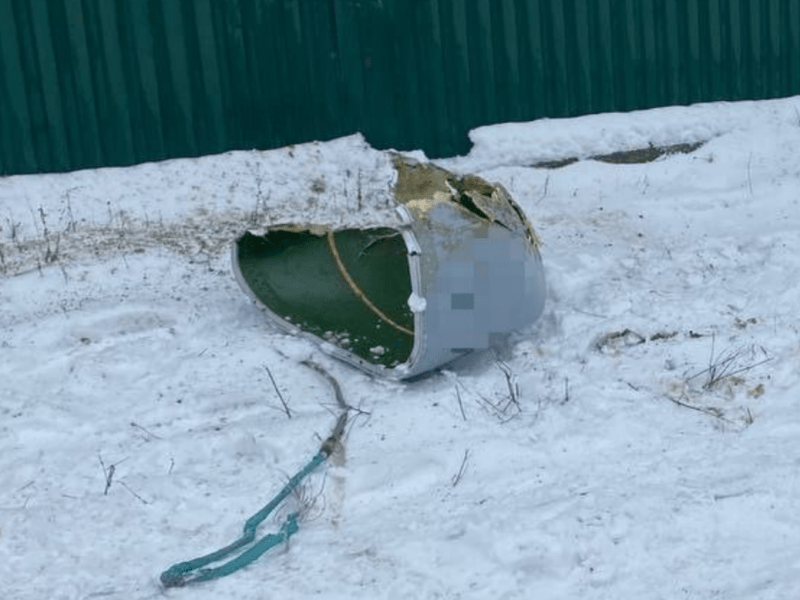 Уламки ворожої ракети впали на приватні будинки у Броварах (ФОТО)