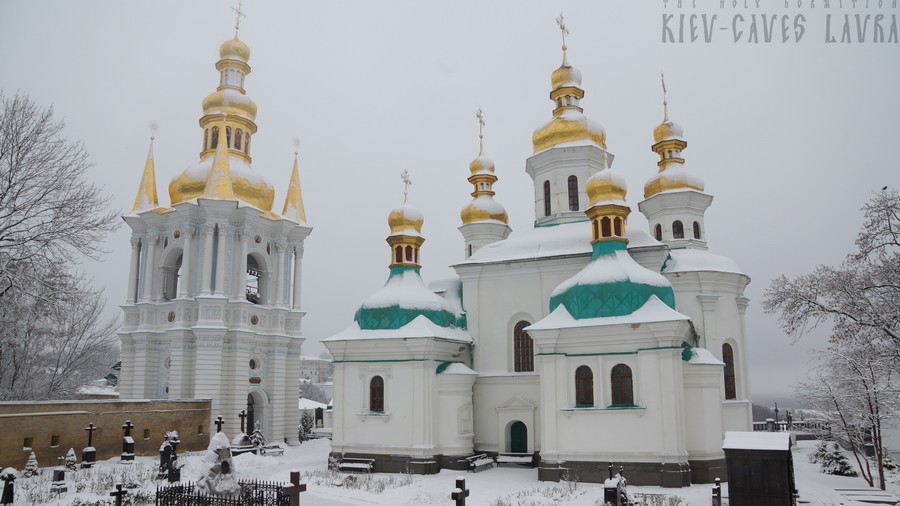 Намісник Києво-Печерської лаври увіковічнив самого себе на стінах собору_2