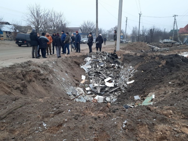 Зламані дерева, вирви та 30 пошкоджених будинків – наслідки вчорашньої атаки в одному із сіл на Київщині