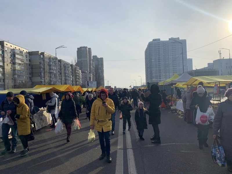 Владу Києва закликають прибрати продуктові ярмарки з доріг міста