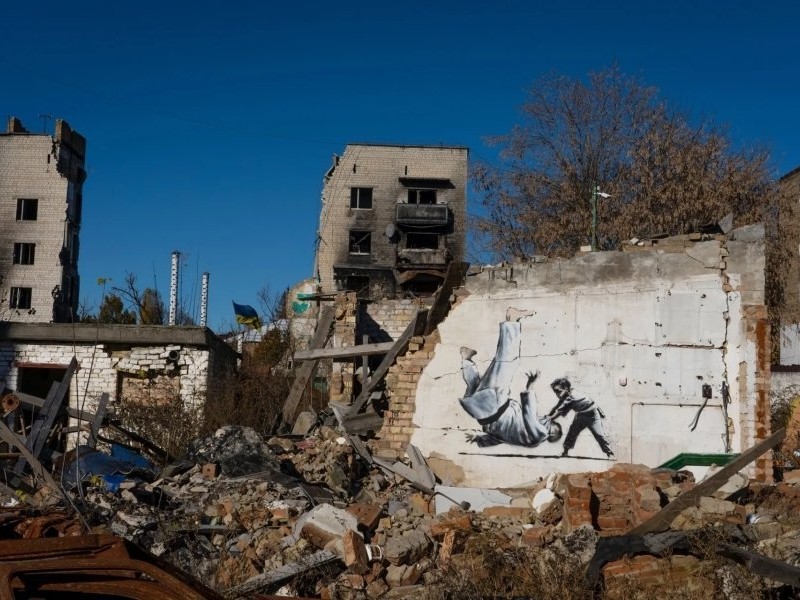 Графіті Banksy у Бородянці псується: дзюдоїст вже майже без ноги