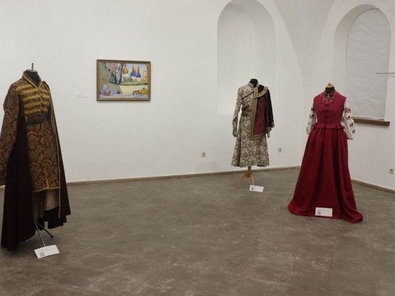 Унікальний стиль і вишуканість. У Софії Київській відкрилась виставка українських костюмів епохи бароко