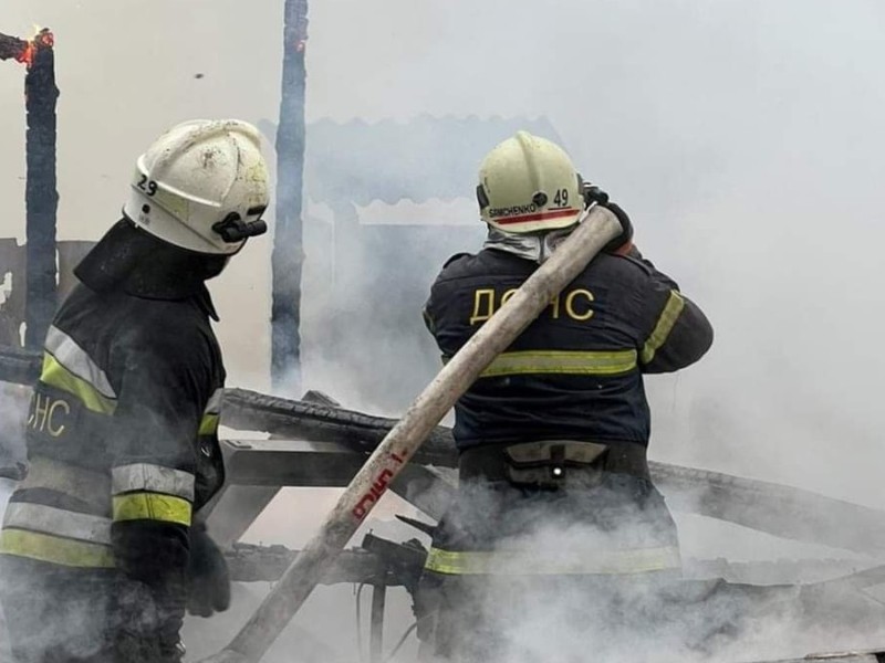 У Василькові загасили масштабну пожежу на деревообробному підприємстві