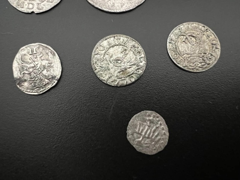 Київські митники виявили у посилці до Польщі цінні старовинні монети