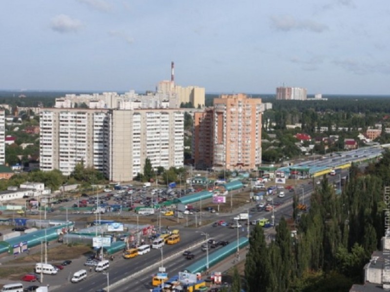 У Києві чоловік випав з квартири