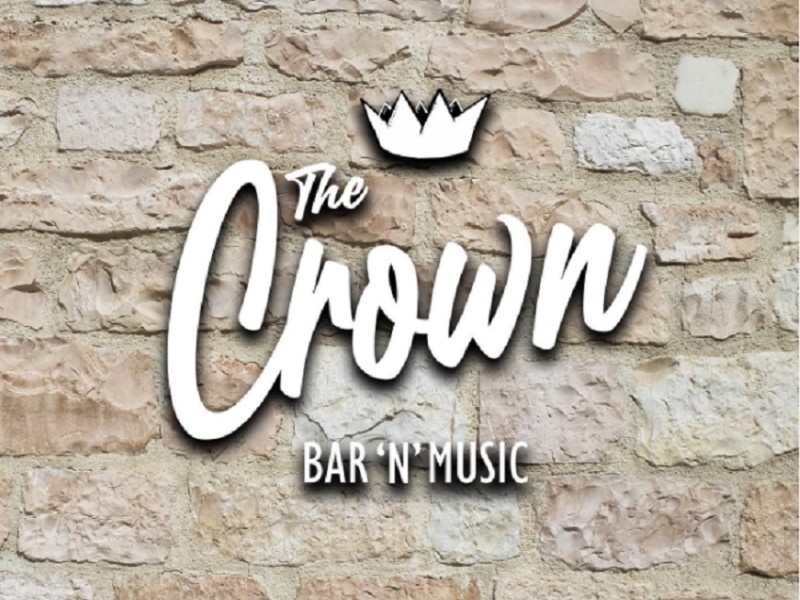 На Сагайдачного відкрили клуб із баром The Crown