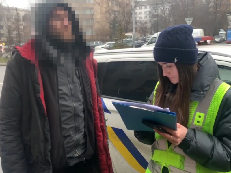 У Києві рецидивіст під наркотиками викрав чужу машину