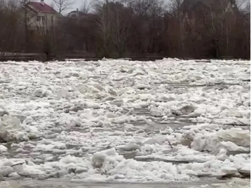 На Київщині зафіксували масштабний льодохід на річці Десна