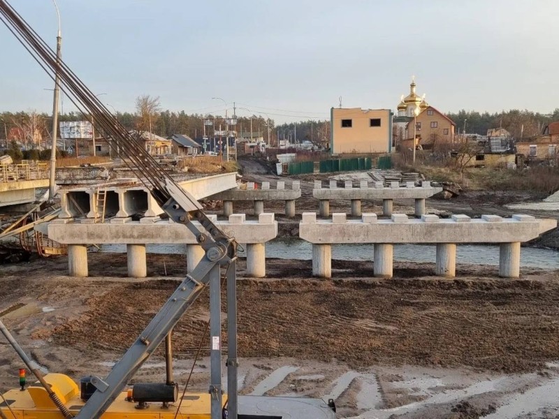 Поруч з легендарним Романкіським мостом зводять нову переправу – фото