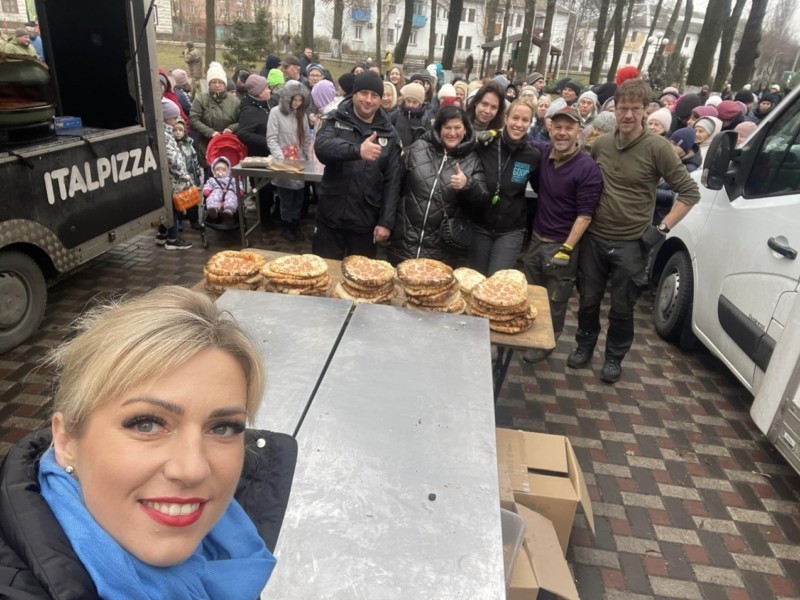 На Київщині благодійники пригостили піцою понад 1000 жителів
