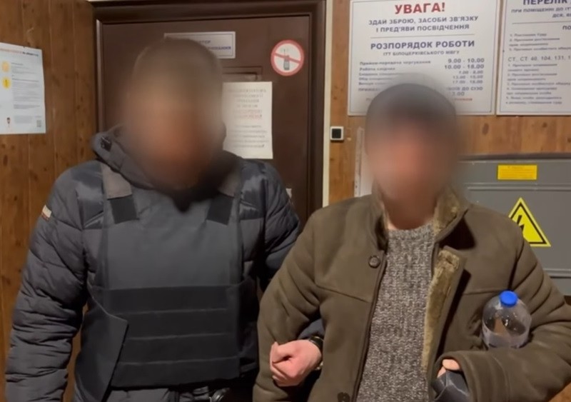 На Київщині чоловік, якому не продали спиртне, погрожував підірвати магазин