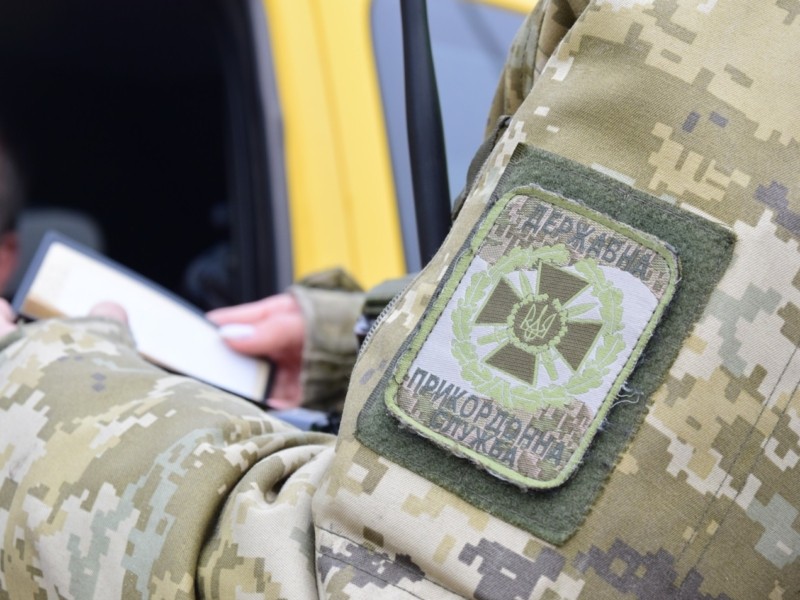 Прикордонники Київщини знайшли наркотики у двох молодиків, які їхали до столиці