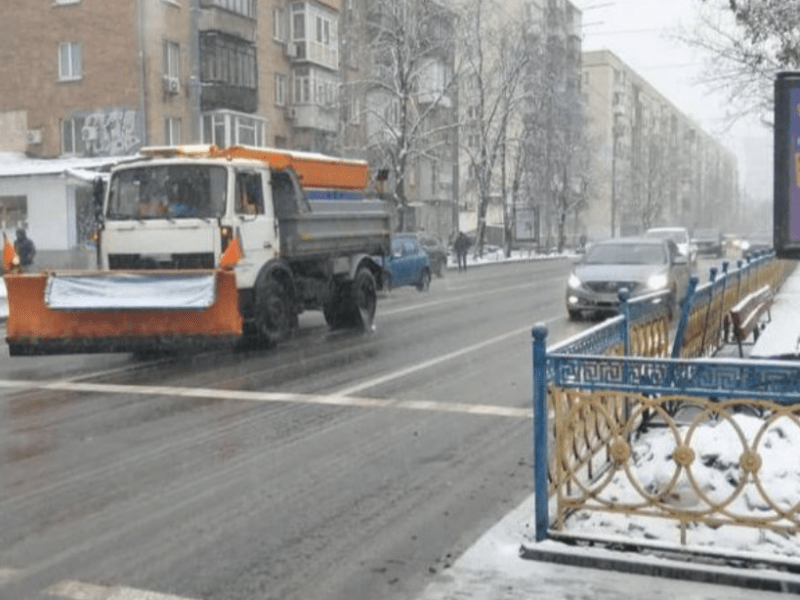 Столичних водіїв просять без потреби не виїжджати у місто